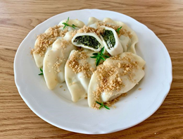 Pierogi ze szpinakiem i serem typu feta